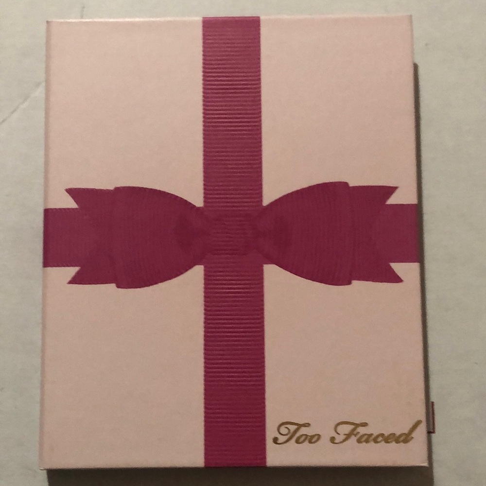 Too faced Le Grand Chateau Pink Eyeshadow Palette